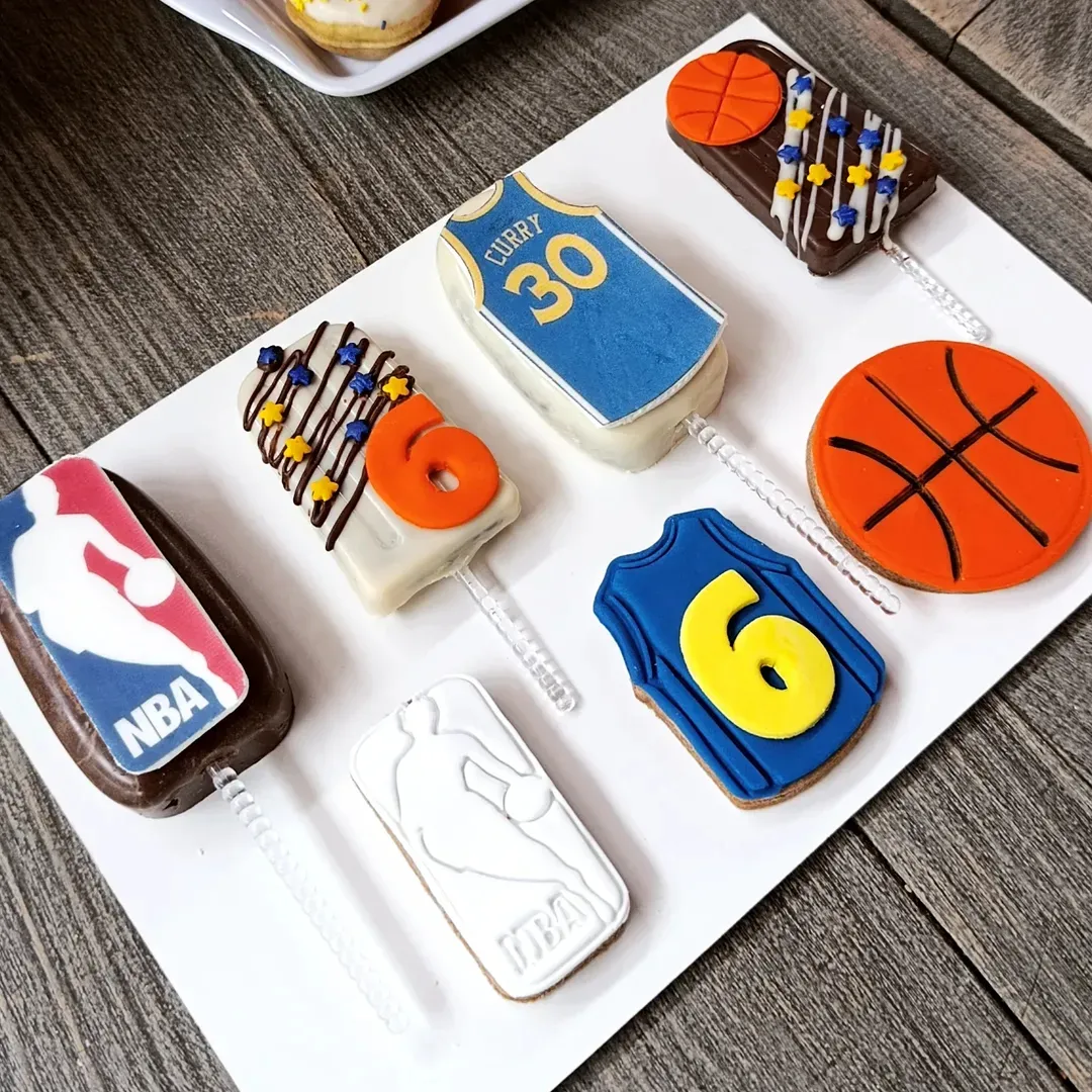 Cortantes + Sello Galletitas De Básquet Set X 9 De 8 Cm Color Según Stock