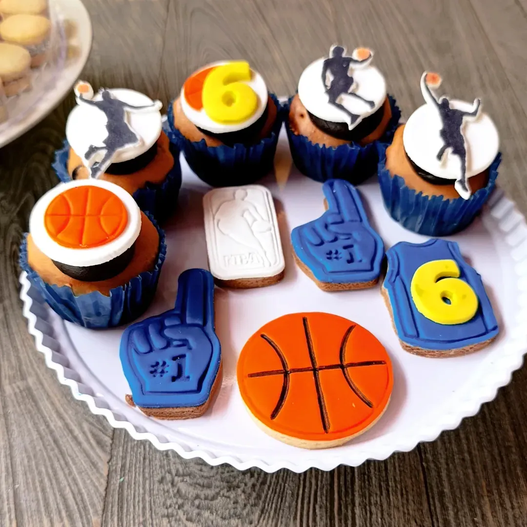 Cortantes + Sello Galletitas De Básquet Set X 9 De 8 Cm Color Según Stock