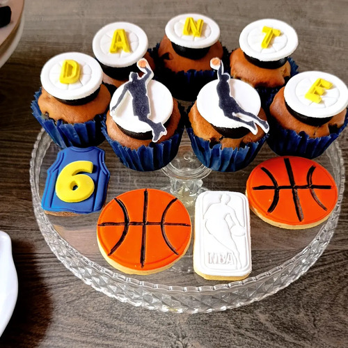 Cortantes + Sello Galletitas De Básquet Set X 9 De 8 Cm Color Según Stock