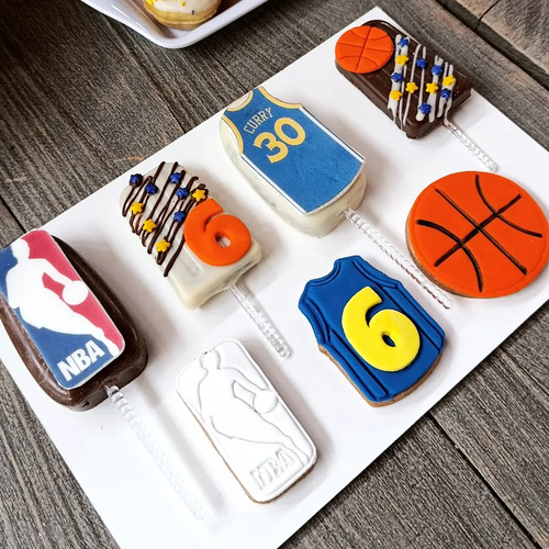 Cortantes + Sello Galletitas De Básquet Set X 9 De 8 Cm Color Según Stock